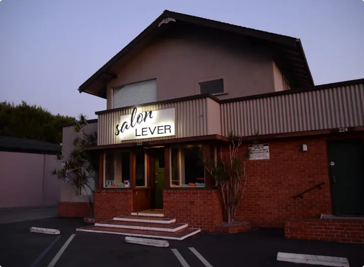 Front of Salon Lever